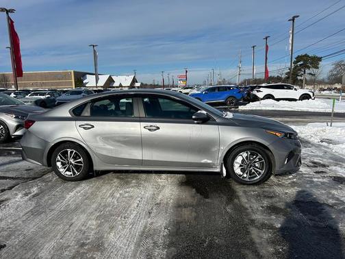 2023 Kia Forte LXS IVT