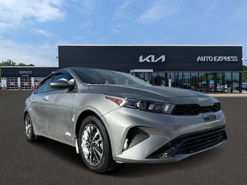 2023 Kia Forte LXS IVT