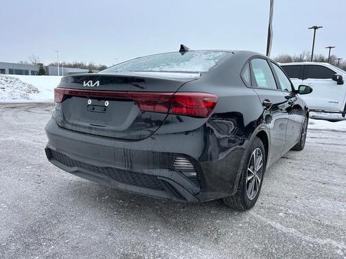 2023 Kia Forte LXS IVT