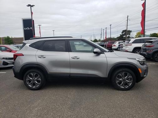 Steel Gray 2024 Kia Seltos S IVT AWD