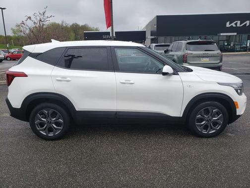 Snow White Pearl 2024 Kia Seltos LX IVT AWD