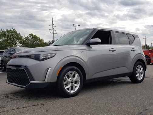 2024 Kia Soul LX IVT