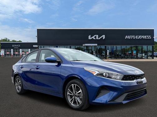 2023 Kia Forte LXS IVT