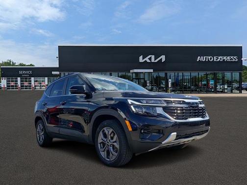 Fusion Black 2024 Kia Seltos S IVT AWD