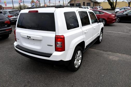 Photo 4 of 21 of 2015 Jeep Patriot Latitude