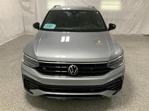 Pyrite Silver Metallic 2023 Volkswagen Tiguan 2.0T SE R-Line Black