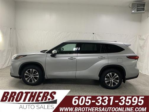 2022 Toyota Highlander Hybrid XLE