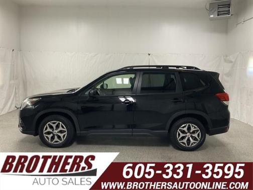 Crystal Black Silica 2024 Subaru Forester Premium