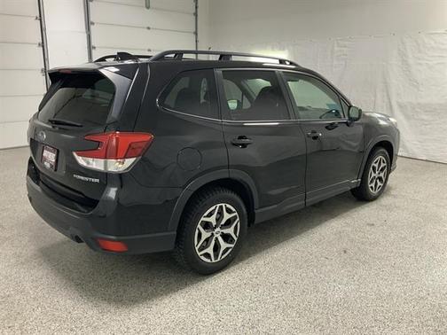 Crystal Black Silica 2024 Subaru Forester Premium
