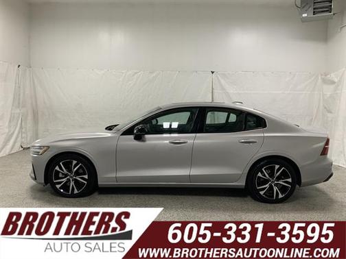 Platinum Grey Metallic 2023 Volvo S60 B5 Core Dark Theme