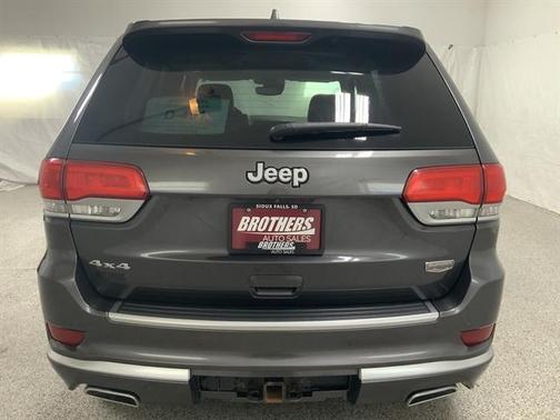 Granite Crystal Metallic Clearcoat 2018 Jeep Grand Cherokee Summit