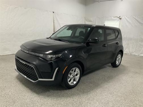 Fusion Black 2025 Kia Soul LX