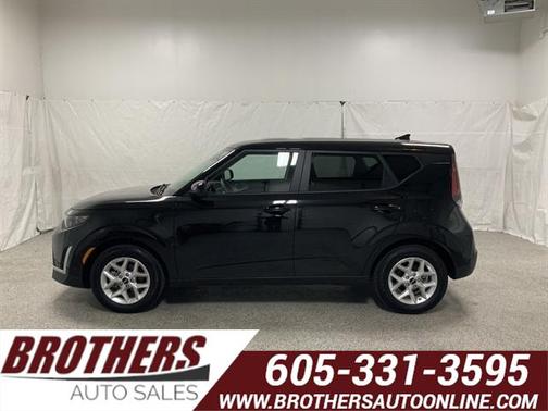 Fusion Black 2025 Kia Soul LX