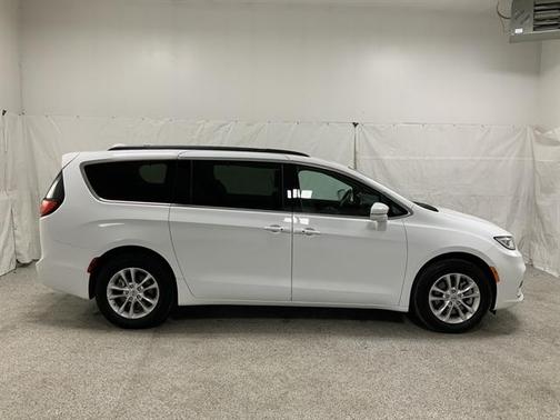 2022 Chrysler Pacifica Touring AWD