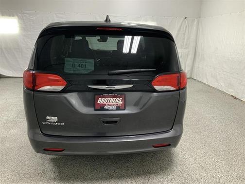 2023 Chrysler Voyager LX