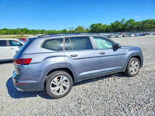Platinum Gray Metallic 2022 Volkswagen Atlas 3.6L SE w/Technology