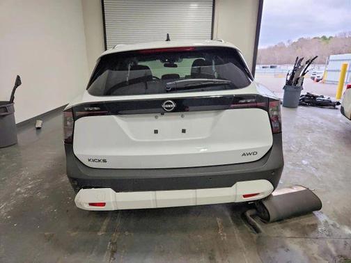 Fresh Powder 2026 Nissan Kicks SV