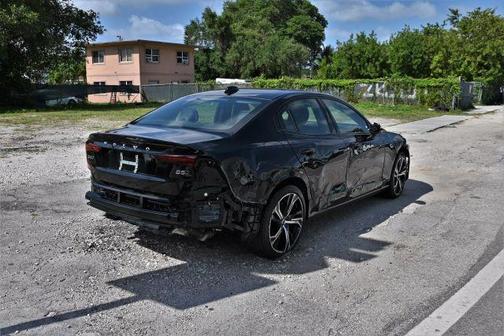 2025 Volvo S60 B5 Plus