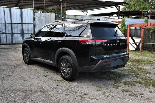 Black 2022 Nissan Pathfinder SV