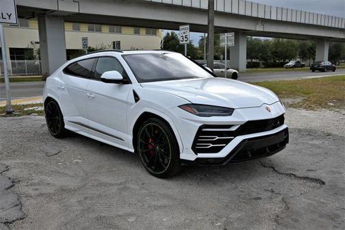 2022 Lamborghini Urus 