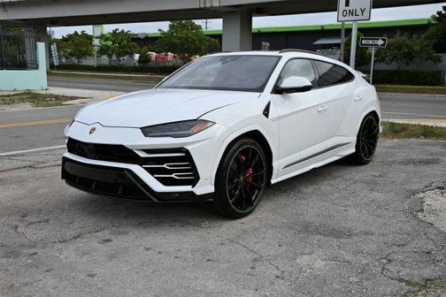 2022 Lamborghini Urus 