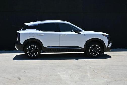 Fresh Powder 2026 Nissan Kicks SV