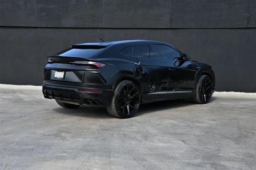 2021 Lamborghini Urus Base