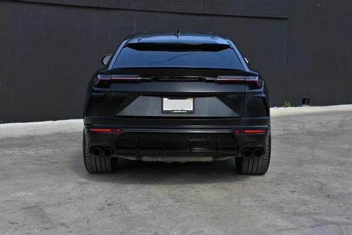 2021 Lamborghini Urus Base