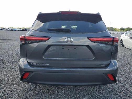 Gray 2023 Toyota Highlander XLE
