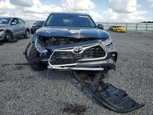 Gray 2023 Toyota Highlander XLE