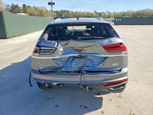 Platinum Gray Metallic 2022 Volkswagen Atlas Cross Sport 3.6L V6 SE w/Technology