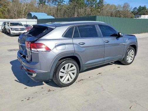 Platinum Gray Metallic 2022 Volkswagen Atlas Cross Sport 3.6L V6 SE w/Technology