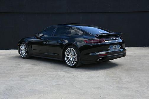 2018 Porsche Panamera 4