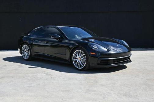 2018 Porsche Panamera 4