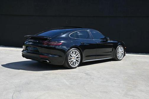 2018 Porsche Panamera 4
