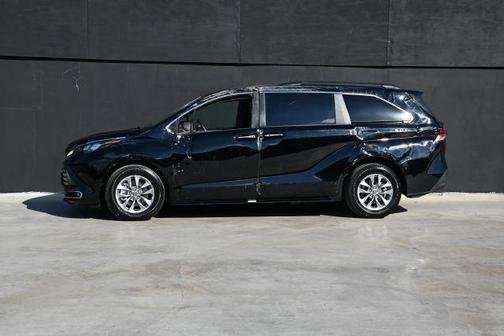 2024 Toyota Sienna XLE