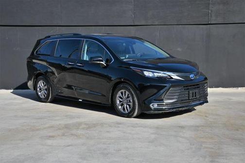 2024 Toyota Sienna XLE