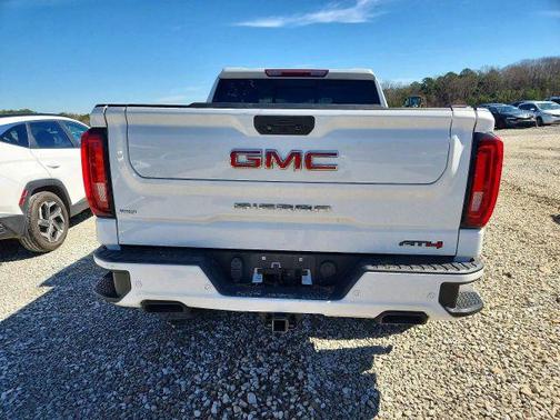 White 2022 GMC Sierra 1500 Limited AT4