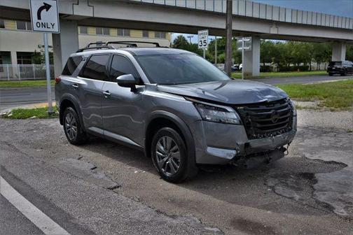 2024 Nissan Pathfinder SV