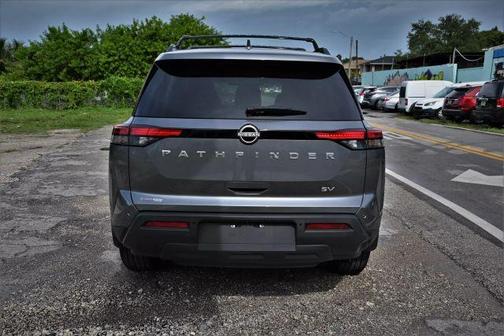 2024 Nissan Pathfinder SV