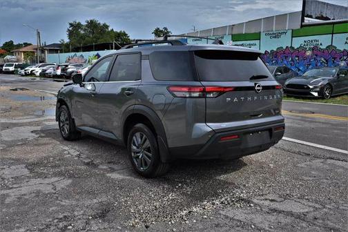 2024 Nissan Pathfinder SV