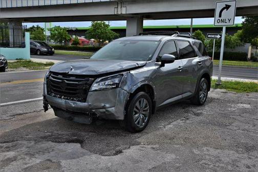 2024 Nissan Pathfinder SV