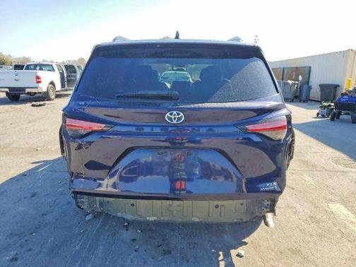 2022 Toyota Sienna XLE