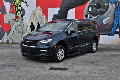2021 Chrysler Pacifica Touring-L