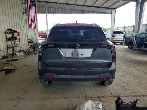 2t Gun Red Roof 2025 Nissan Kicks SR