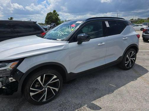 2020 Volvo XC40 T4 R-Design