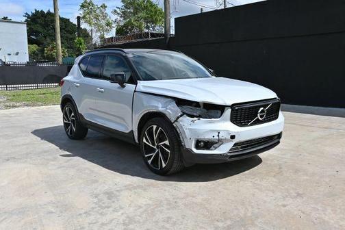 2020 Volvo XC40 T4 R-Design