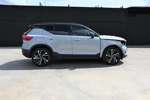 2020 Volvo XC40 T4 R-Design