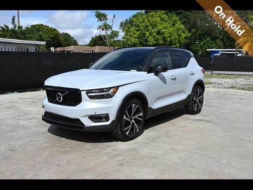 2020 Volvo XC40 T4 R-Design