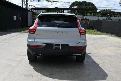 2020 Volvo XC40 T4 R-Design